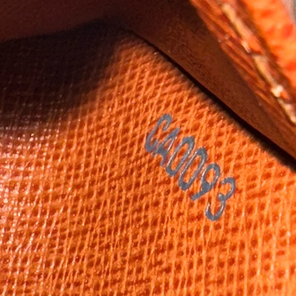 Louis Vuitton Monogrammed Compact bi-fold Wallet with dustbag - Picture 11 of 16